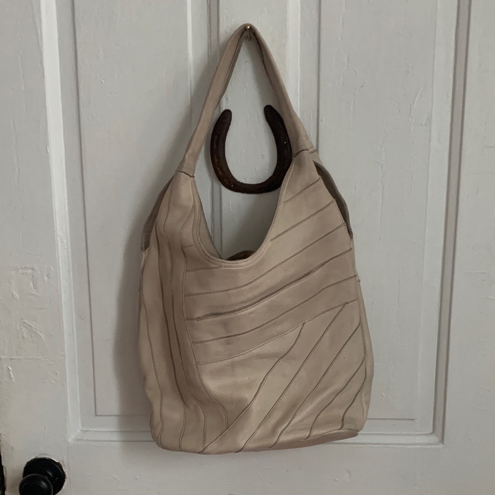 Leather ivory shoulder bag with contrast stitching